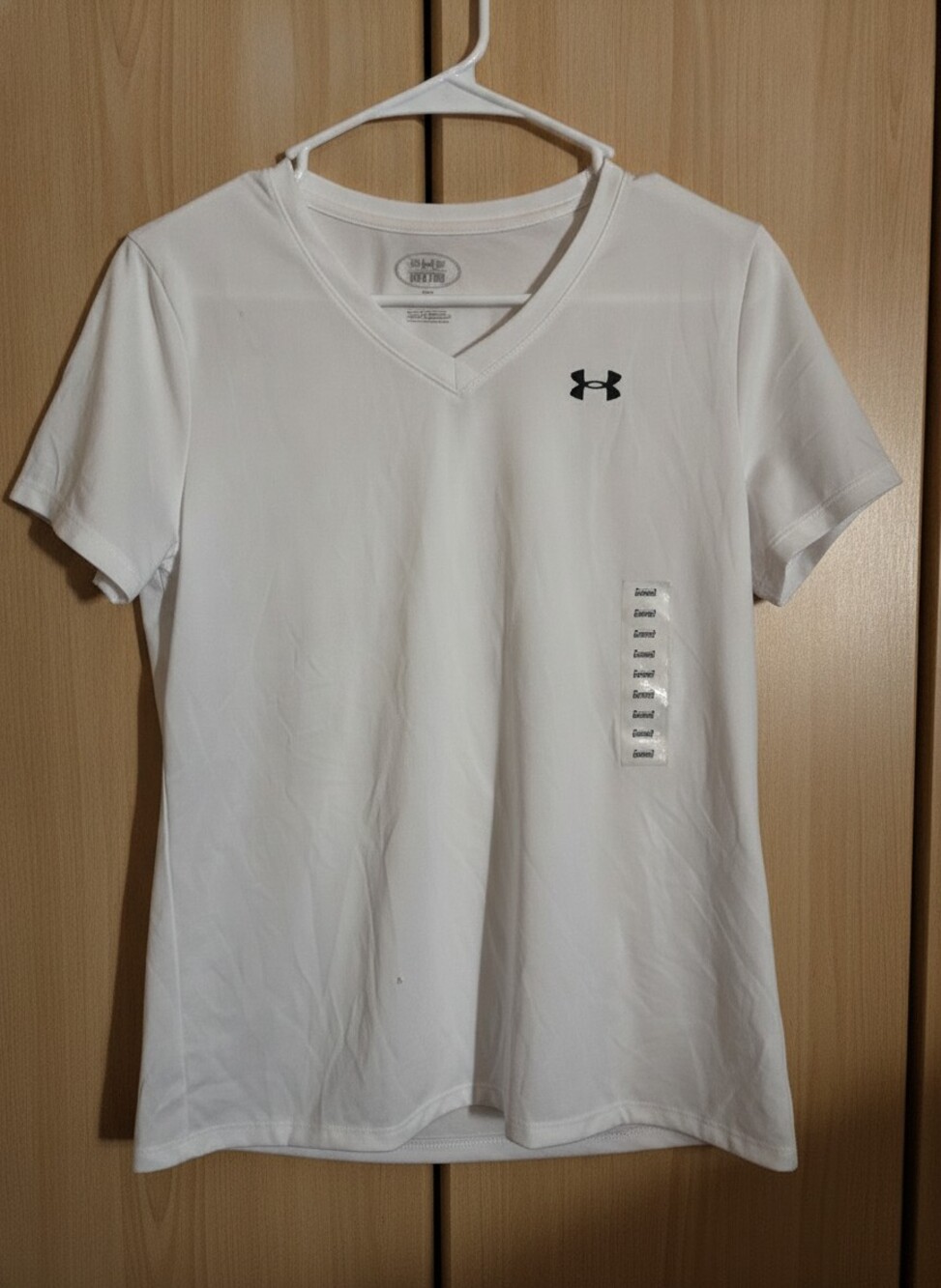 Under Armour White V-Neck Tee S NWOT